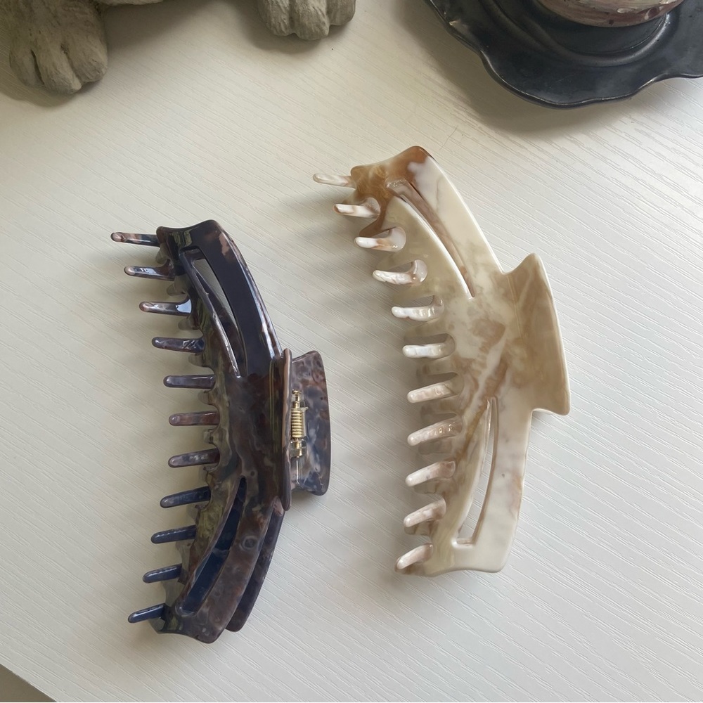 NWOT Anthropologie Marbled Jaw Clips